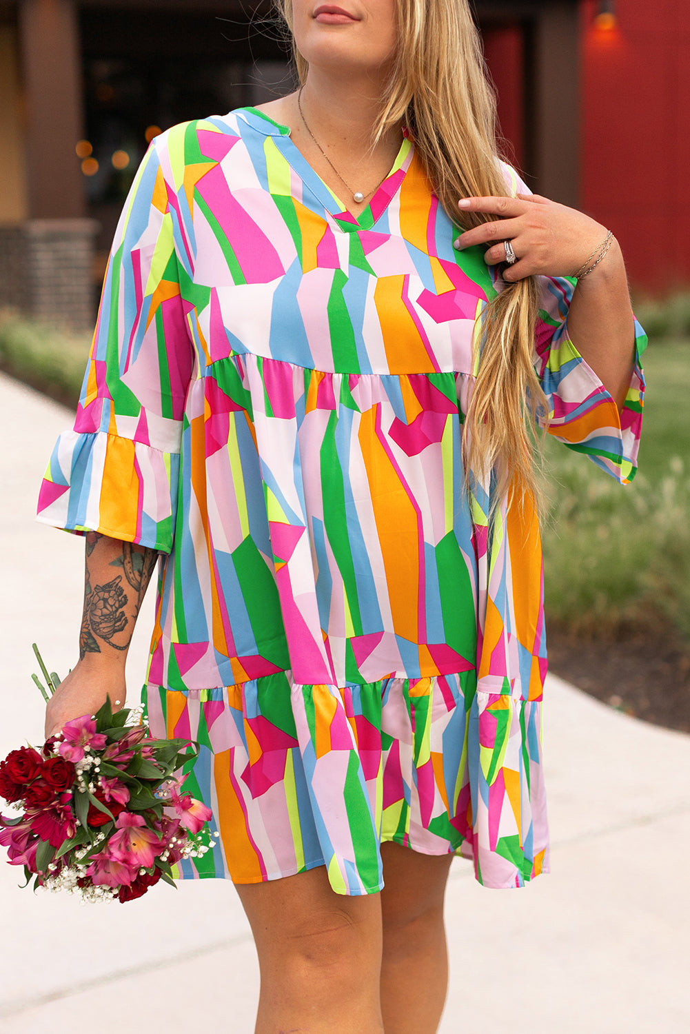 Mini-Robe a Volants Étagés a Imprimé Abstrait Vibrant de Grande Taille