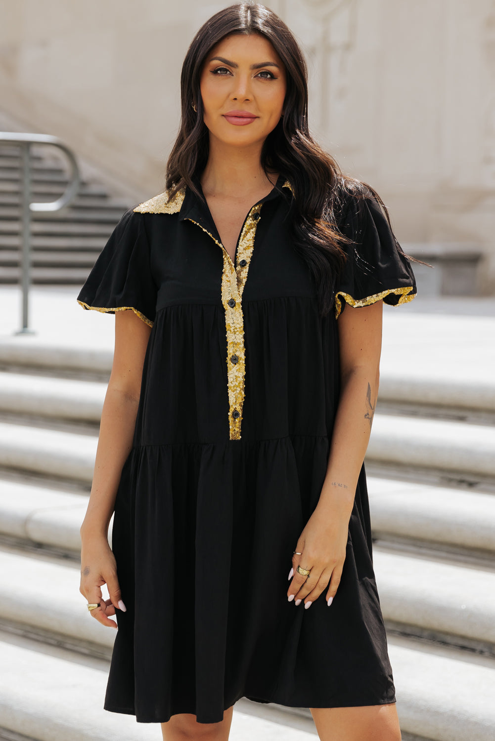 Robe chemise à manches bouffantes et bordure en sequins pour le jour du match