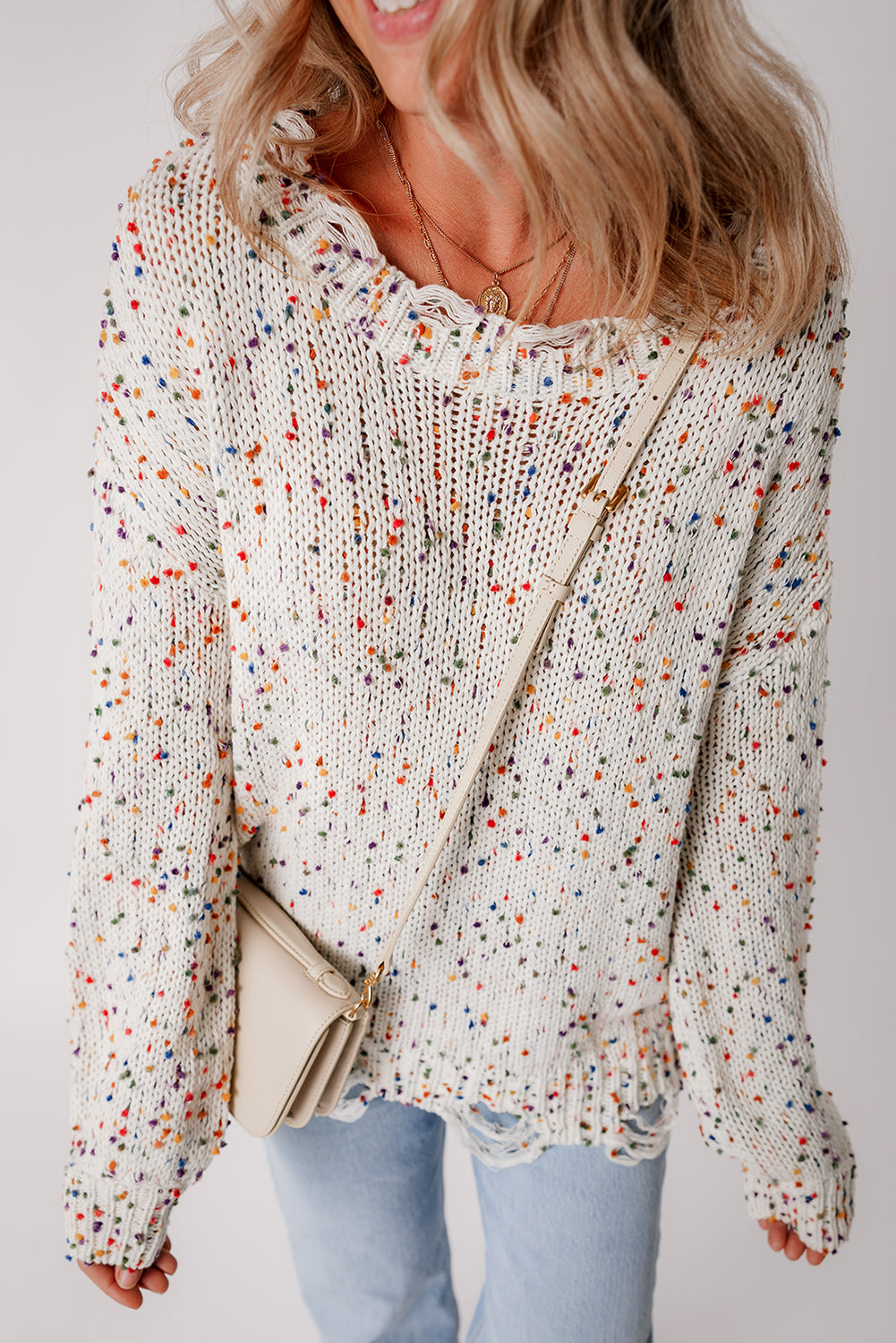 Pull en tricot vieilli à confettis colorés