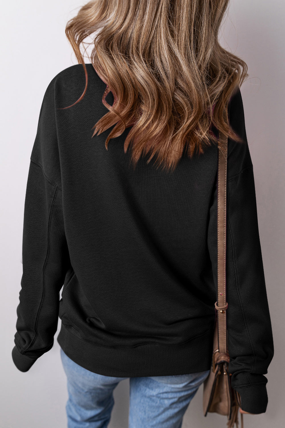 Sweat-shirt ample avec poches et coutures croisées a épaules tombantes