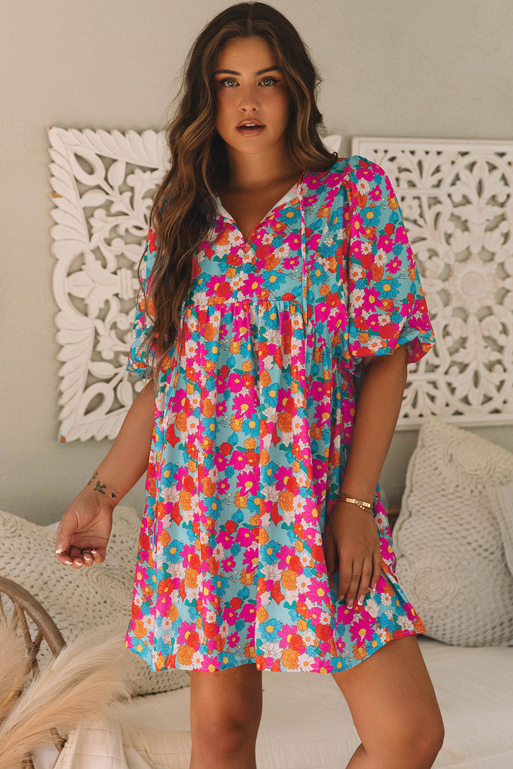 Robe babydoll a imprimé floral, col fendu, manches bulles