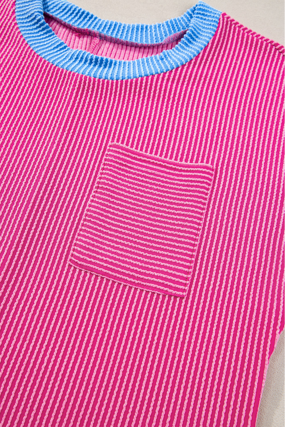 Robe t-shirt texturée avec poche plaquée et bords color block