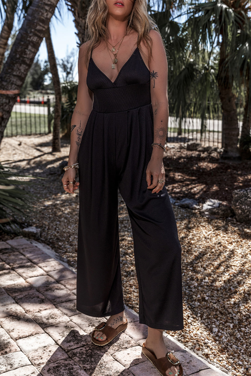 Combinaison camisole sexy à jambes larges et taille haute col en V