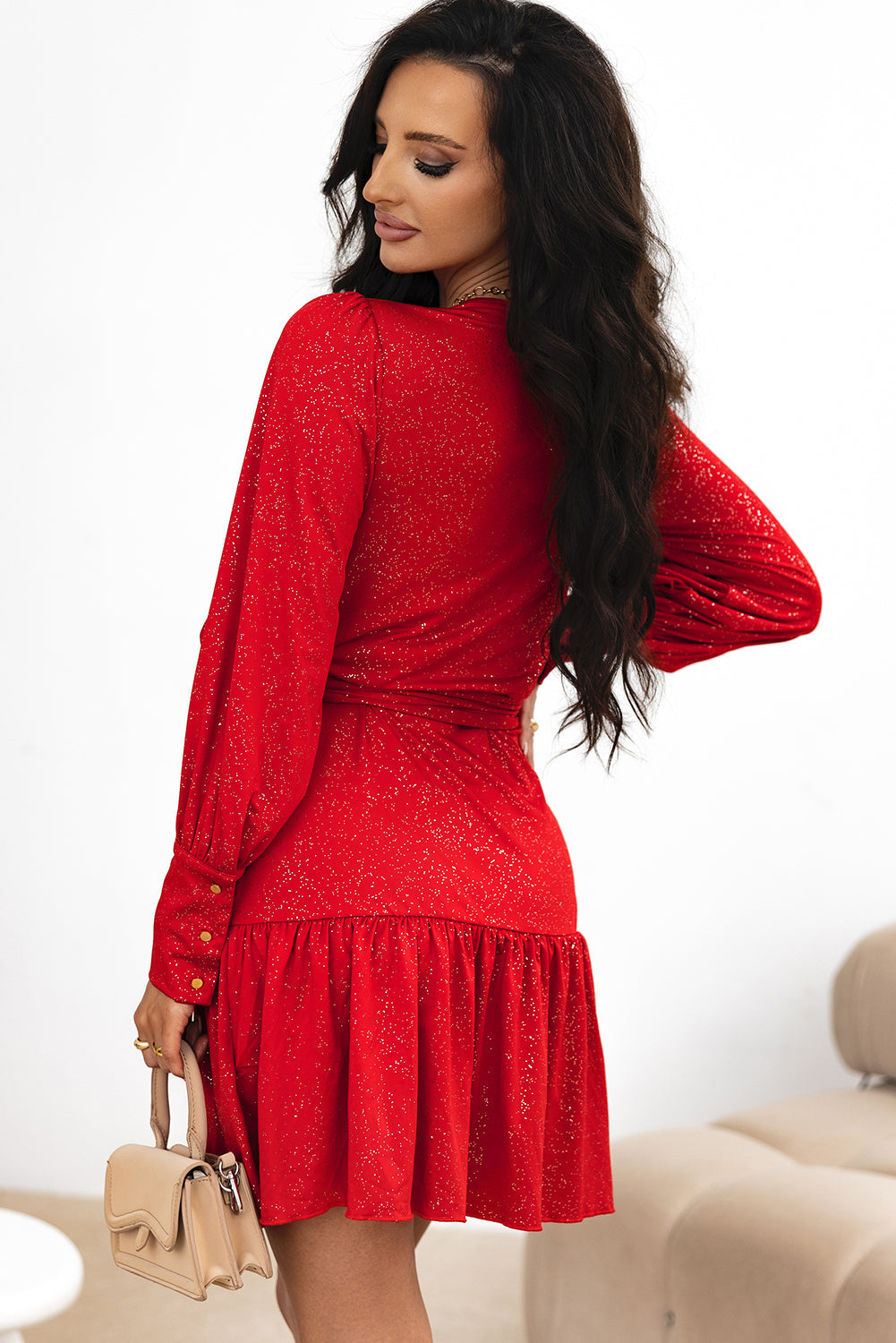 Mini-robe a volants et manches évêque boutonnées a col surplis