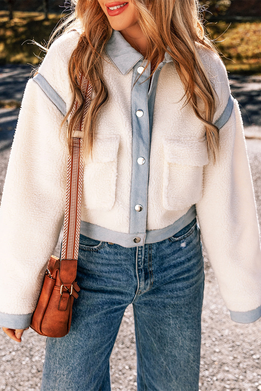 Veste Sherpa boutonnée a bordure contrastée