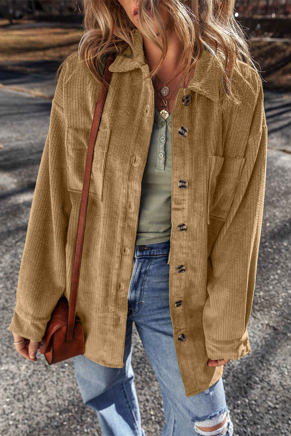 Veste en velours côtelé boutonnée avec poche plaquée