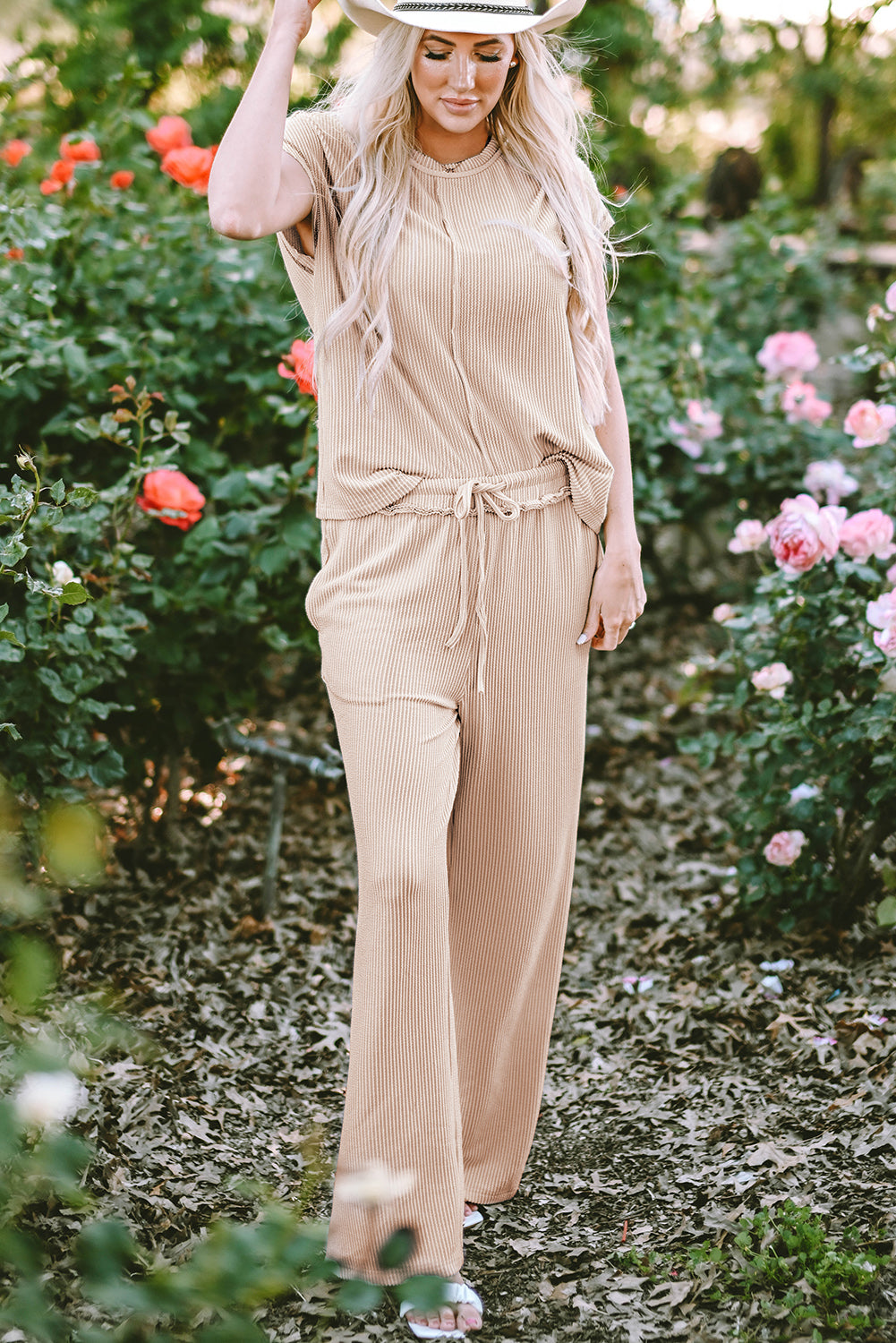 Tenue deux pièces t-shirt et pantalon côtelés à coutures apparentes