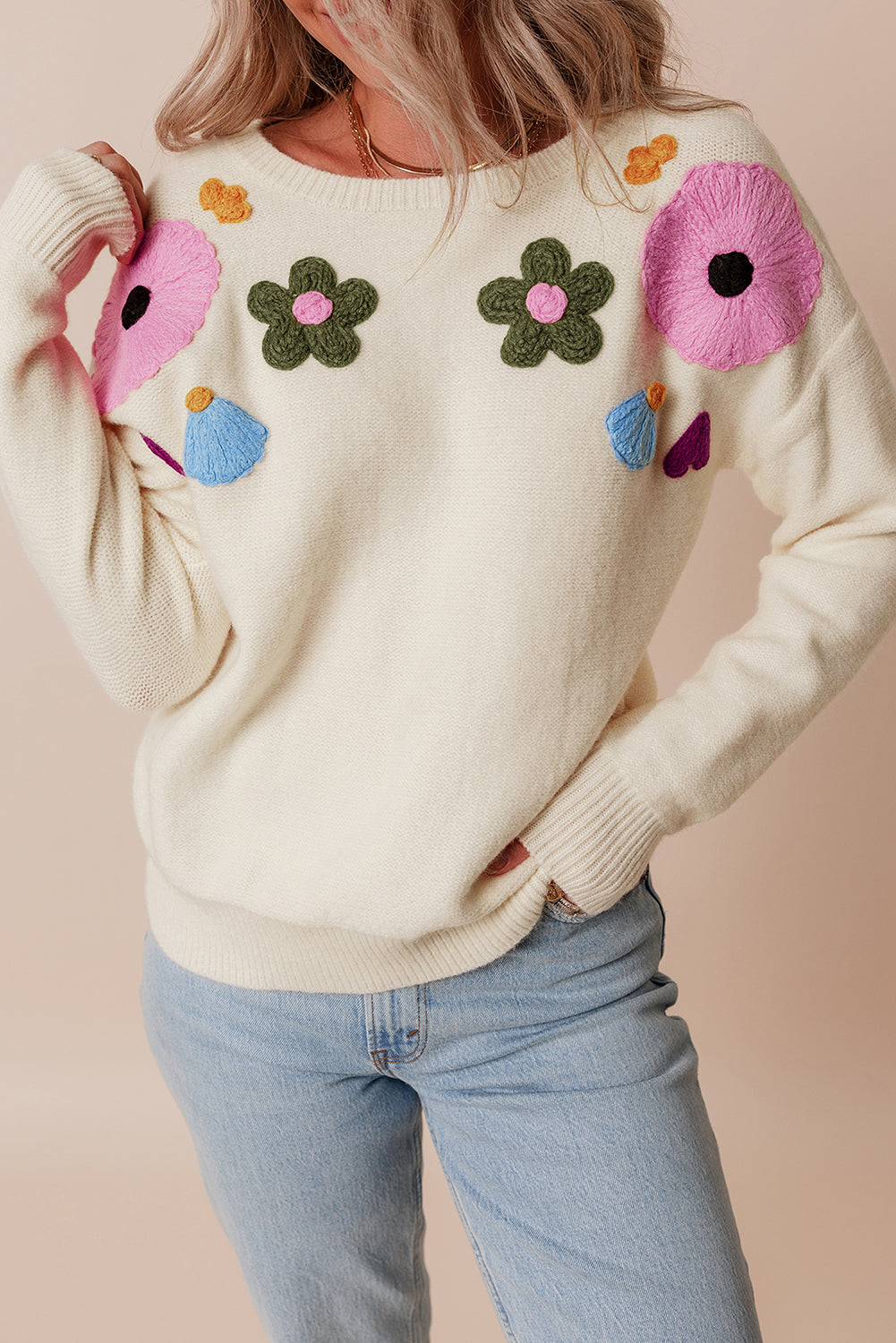 Pull tricoté à bords côtelés à motif floral