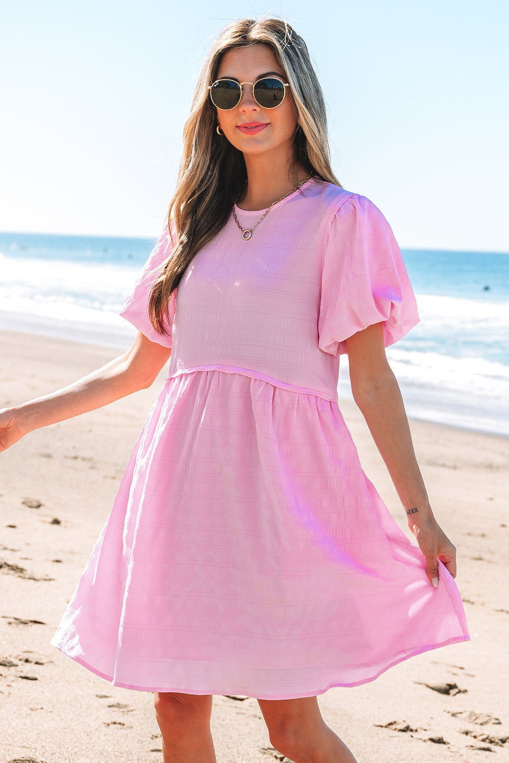 Mini-robe taille haute texturée à manches bouffantes