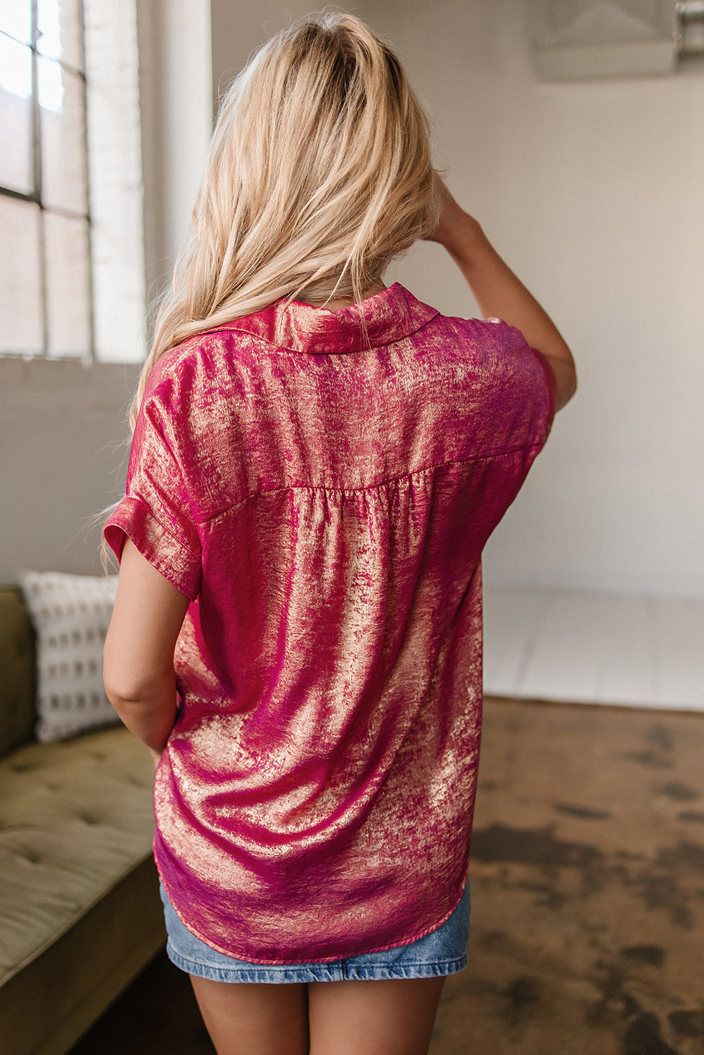 Chemise décontractée boutonnée à manches courtes et à reflets métalliques