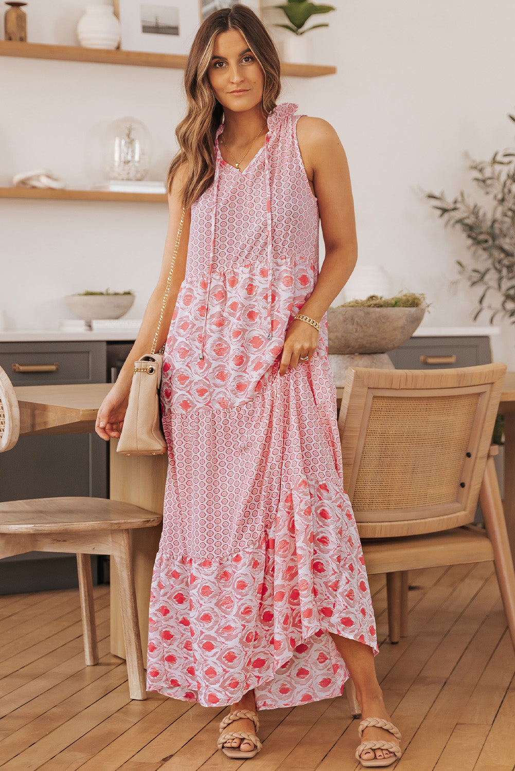 Robe longue sans manches à col fendu et imprimé abstrait