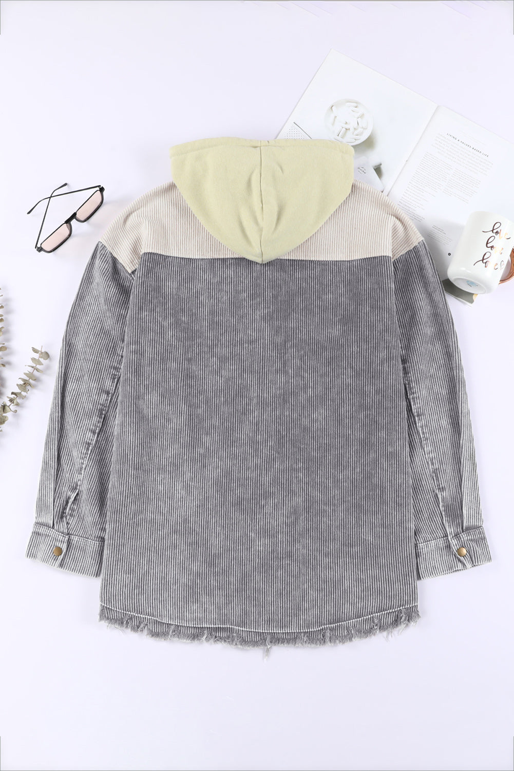 Veste grise a capuche boutonnée en velours côtelé color block
