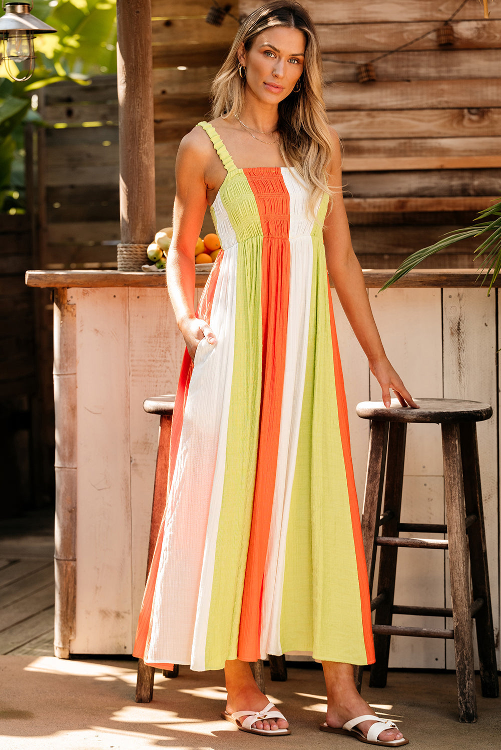 Robe longue évasée taille haute froncée color block
