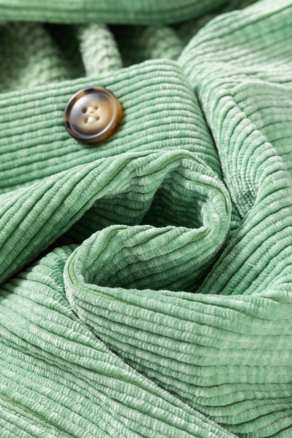 Veste en velours côtelé boutonnée avec poche plaquée