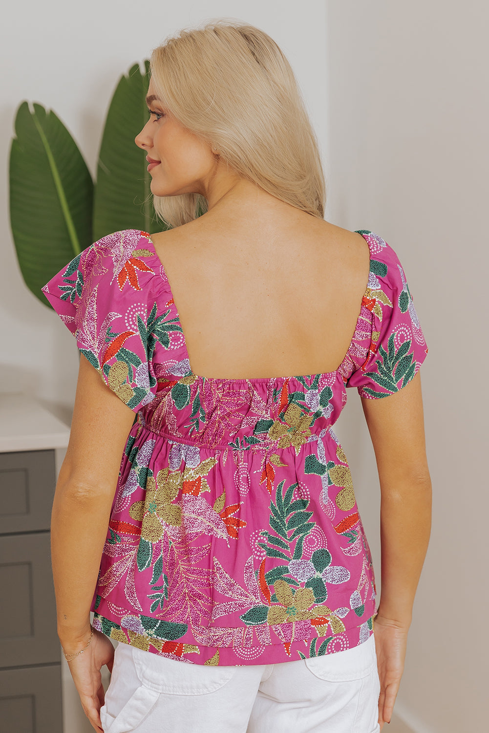Chemisier à imprimé floral, col en cœur et manches flottantes