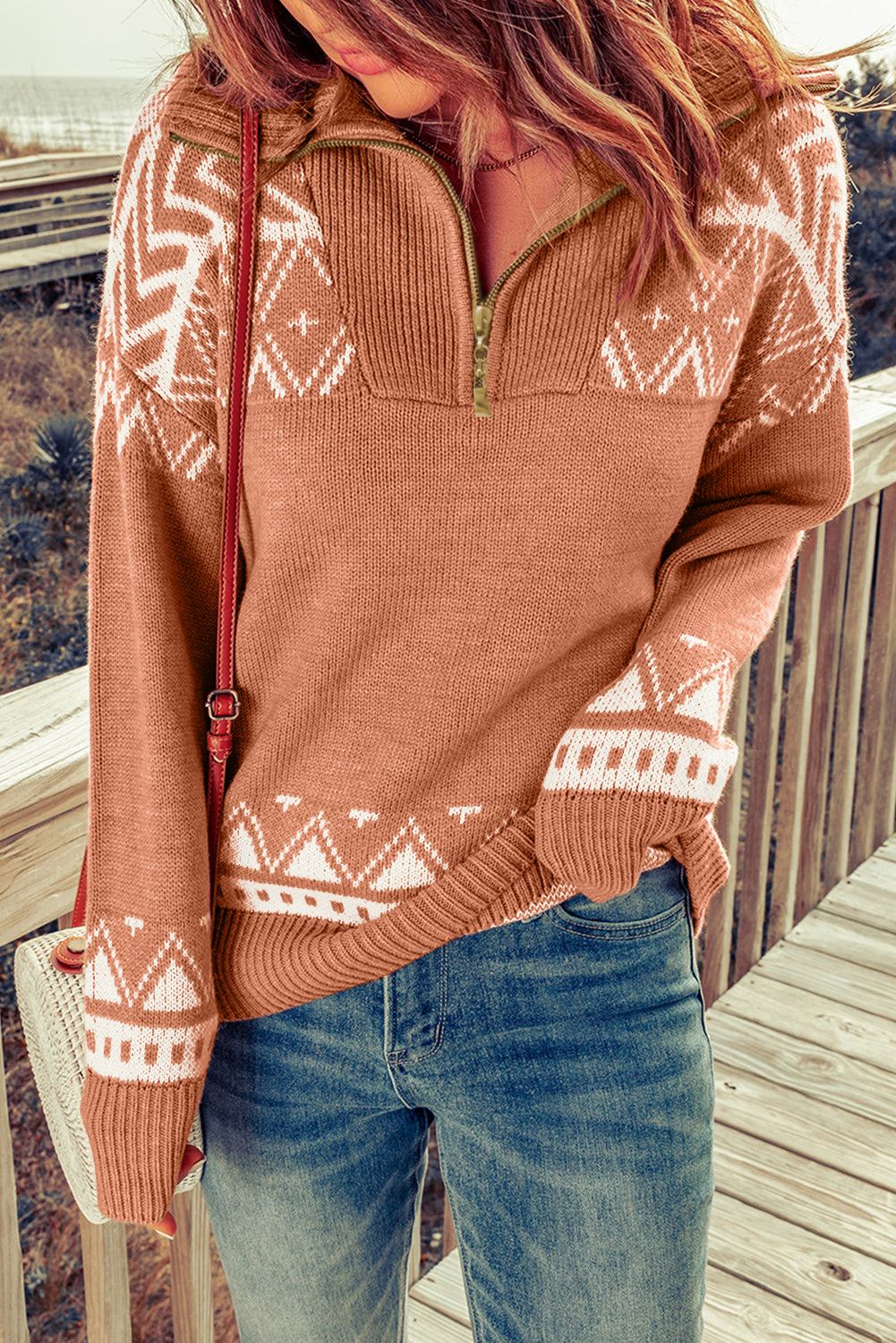 Pull zippé en tricot géométrique