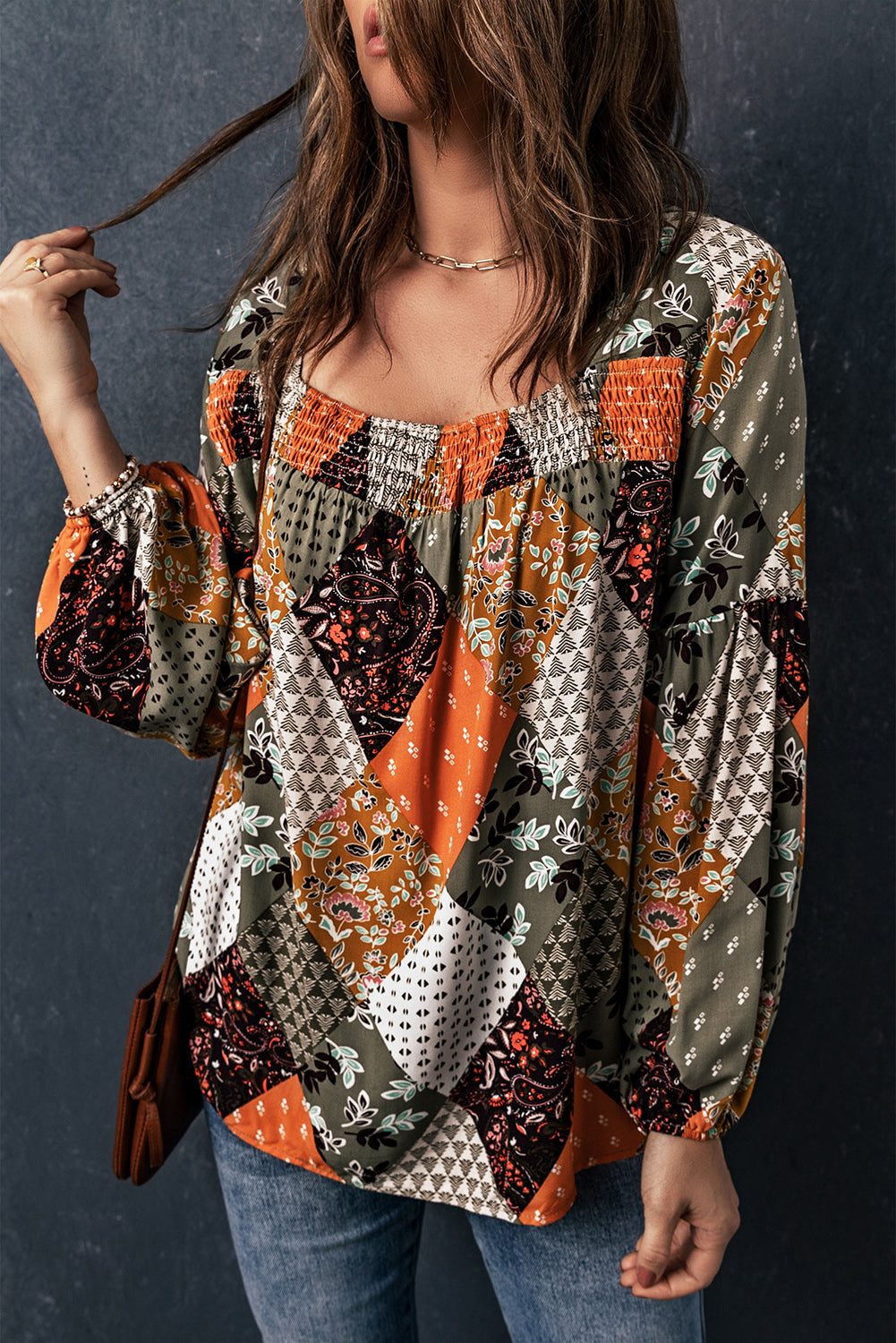 Blouse à imprimés variés et col carré