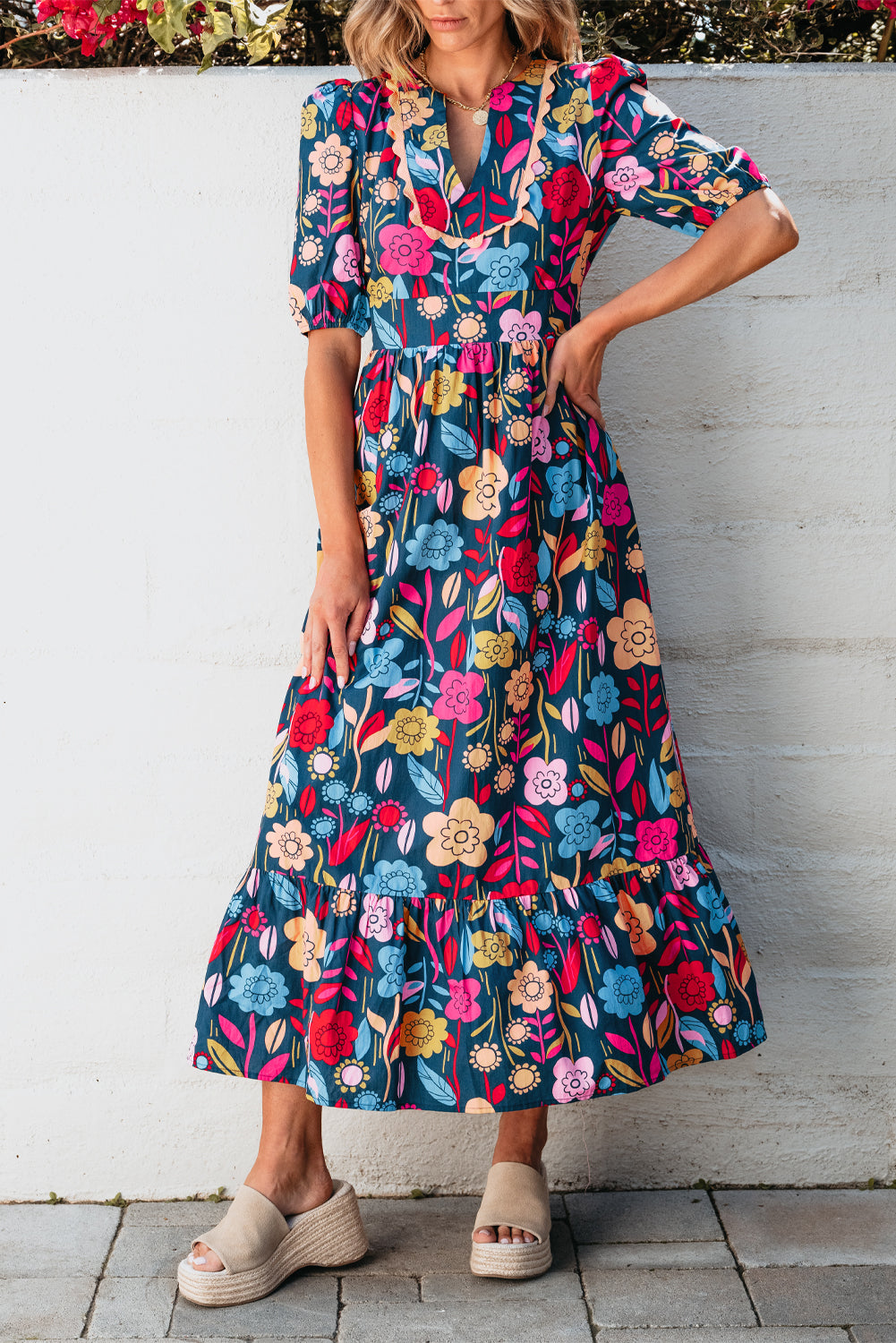 Robe longue rétro à imprimé floral et col fendu