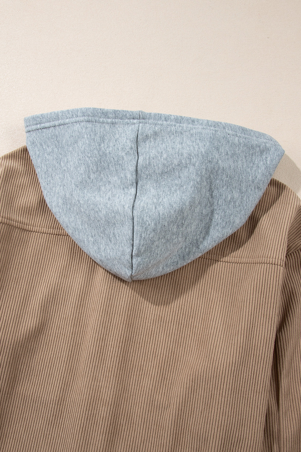 Veste a capuche en velours côtelé avec poches et cordon de serrage