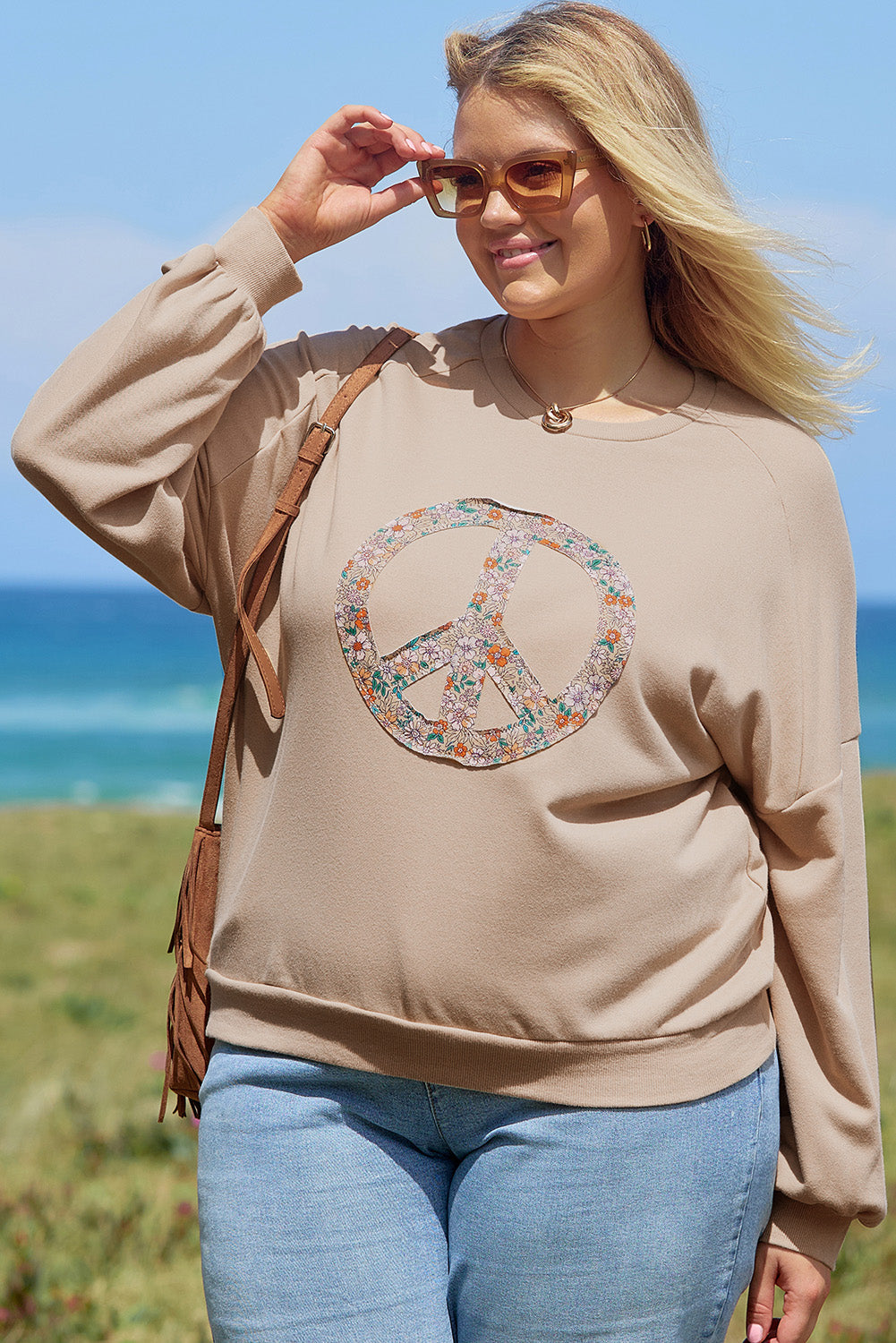 Sweat-shirt en tissu éponge délavé avec signe de paix floral, grande taille