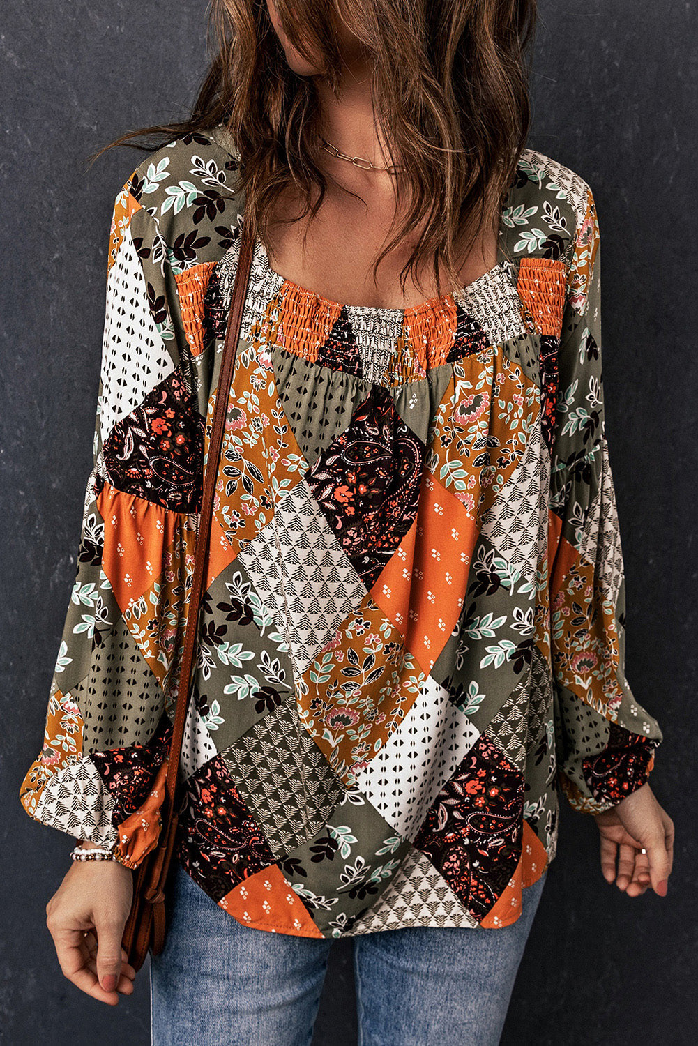 Blouse à imprimés variés et col carré
