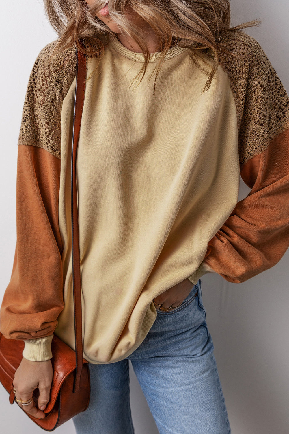 Sweat-shirt à épaules tombantes et patchwork de dentelle
