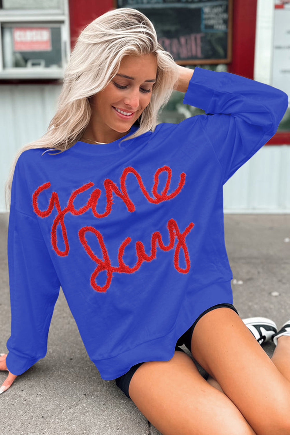 Tinsel Game Day - Sweat-shirt graphique a épaules tombantes