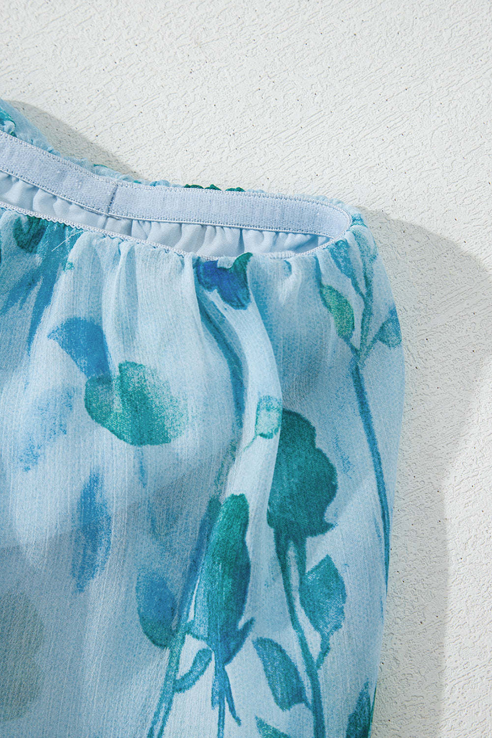 Robe longue tube à imprimé floral et à volants avec fente latérale