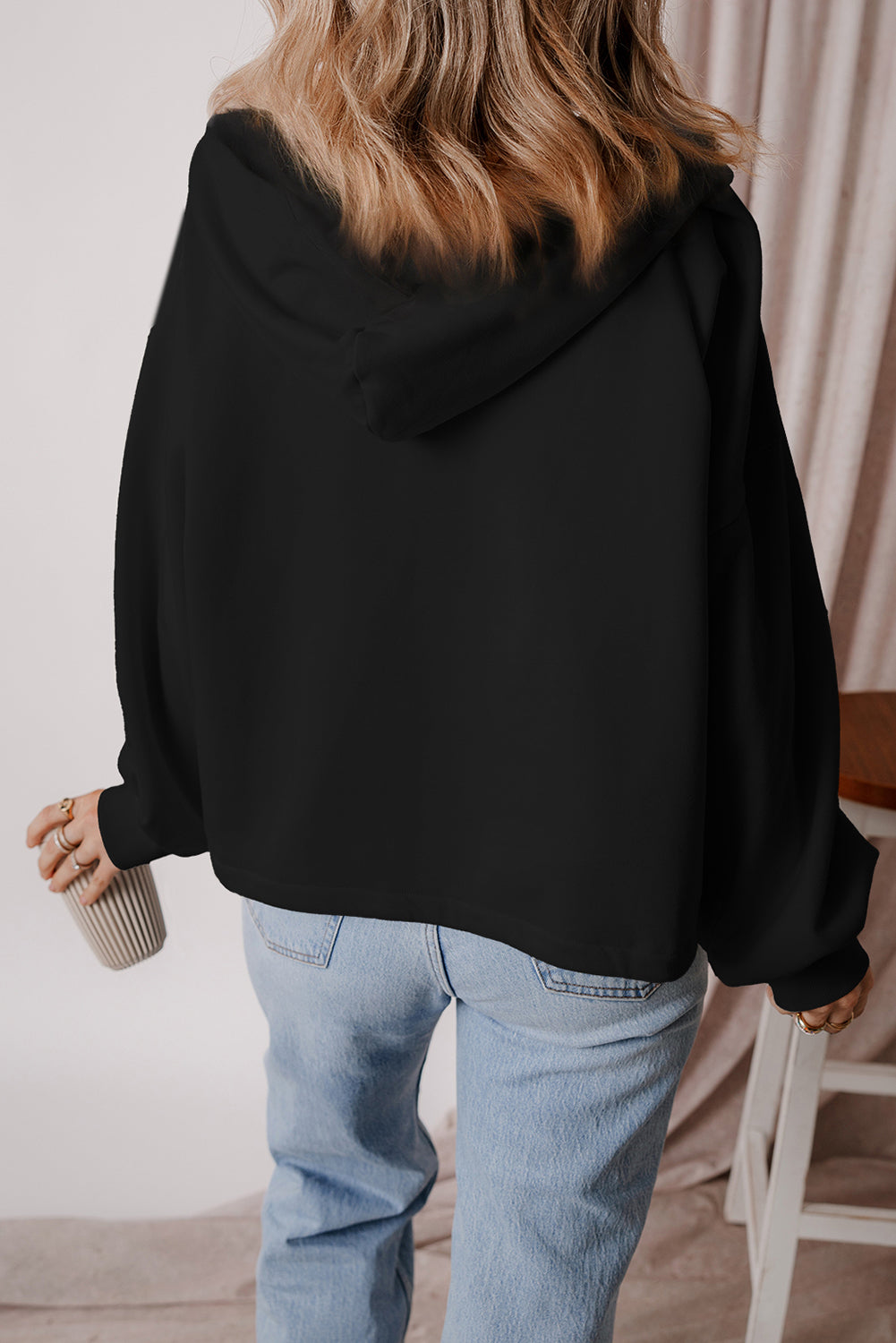 Sweat a capuche ample avec demi-fermeture éclair et poches kangourou doublées en polaire