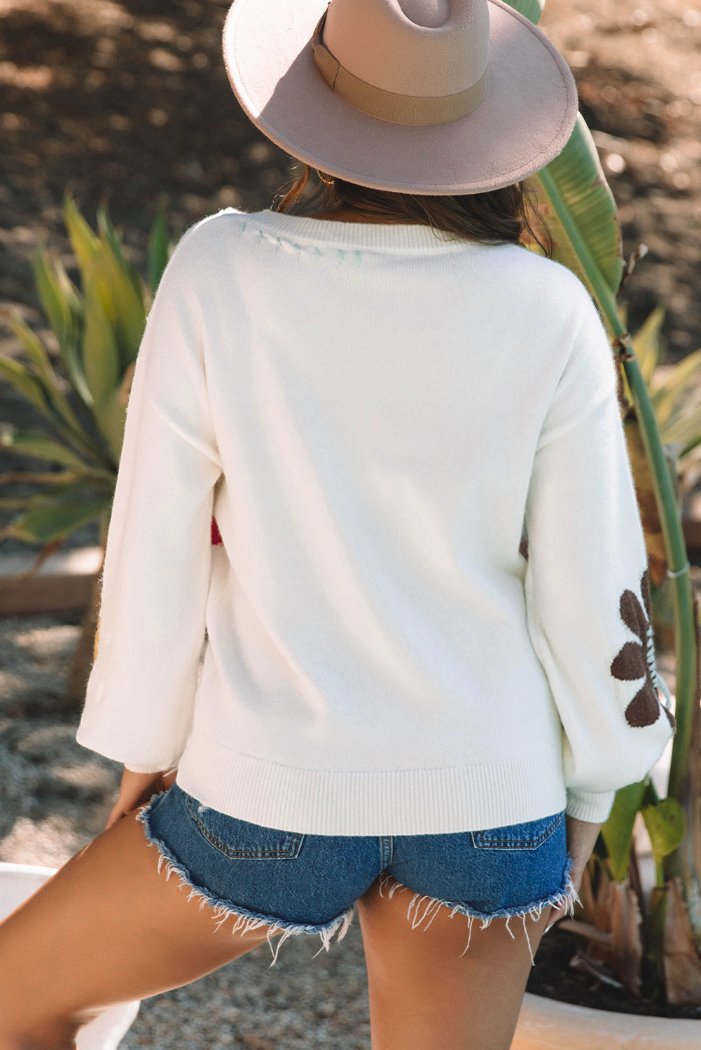 Pull a col en V et épaules tombantes a motif de grandes fleurs