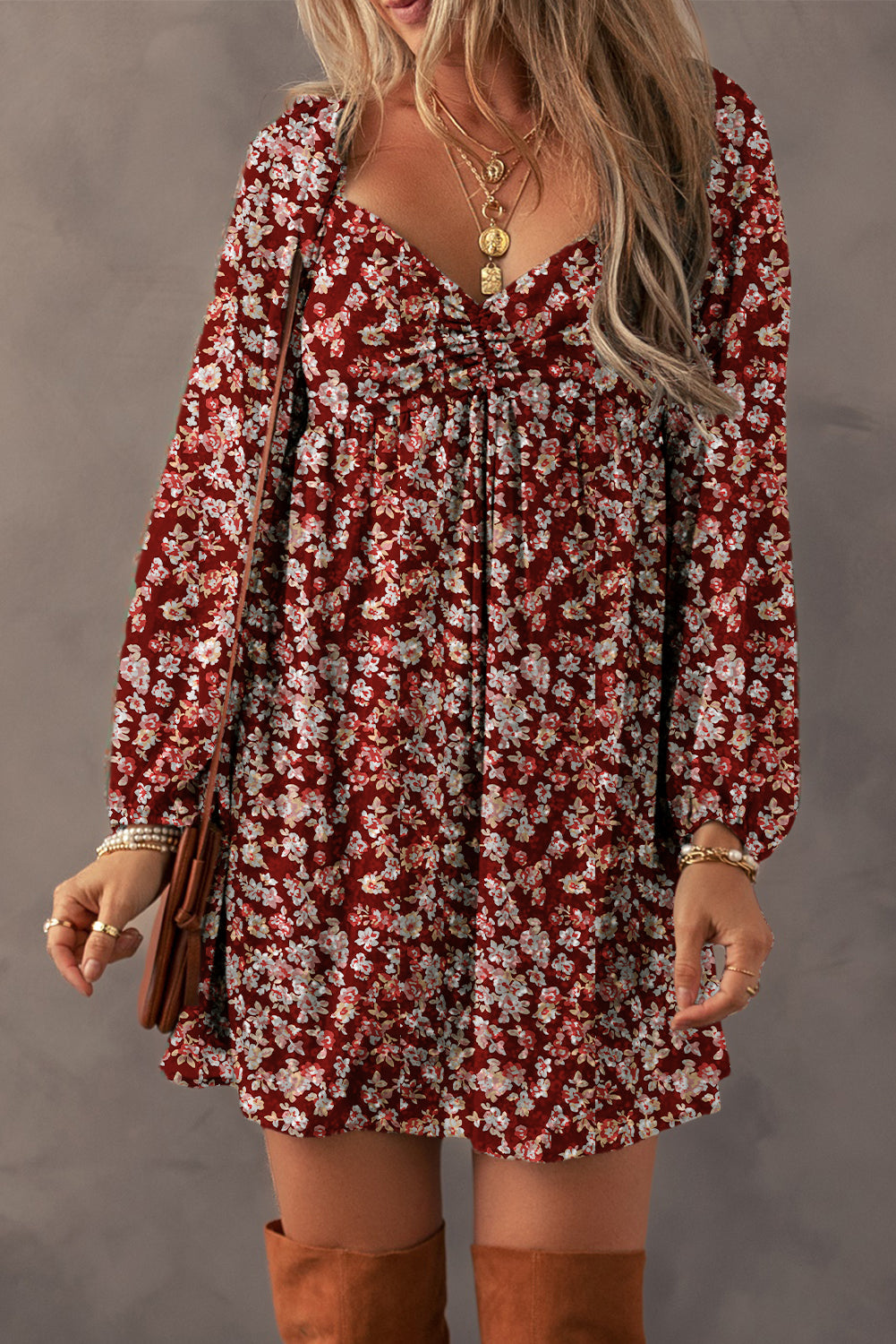 Mini-robe à imprimé floral et col en cœur, dos froncé