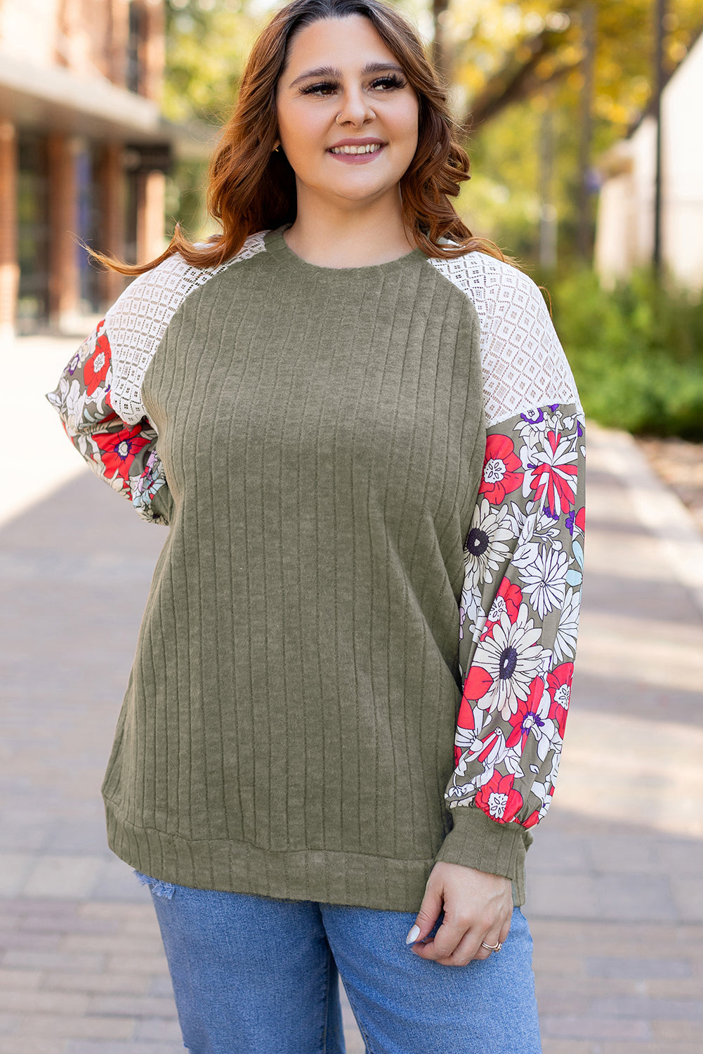 Chemisier texturé a manches raglan et patchwork floral de grande taille