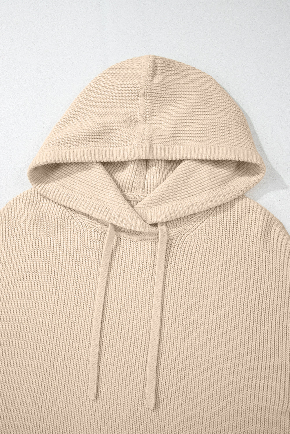Pull a capuche avec cordon de serrage et épaules tombantes de couleur unie