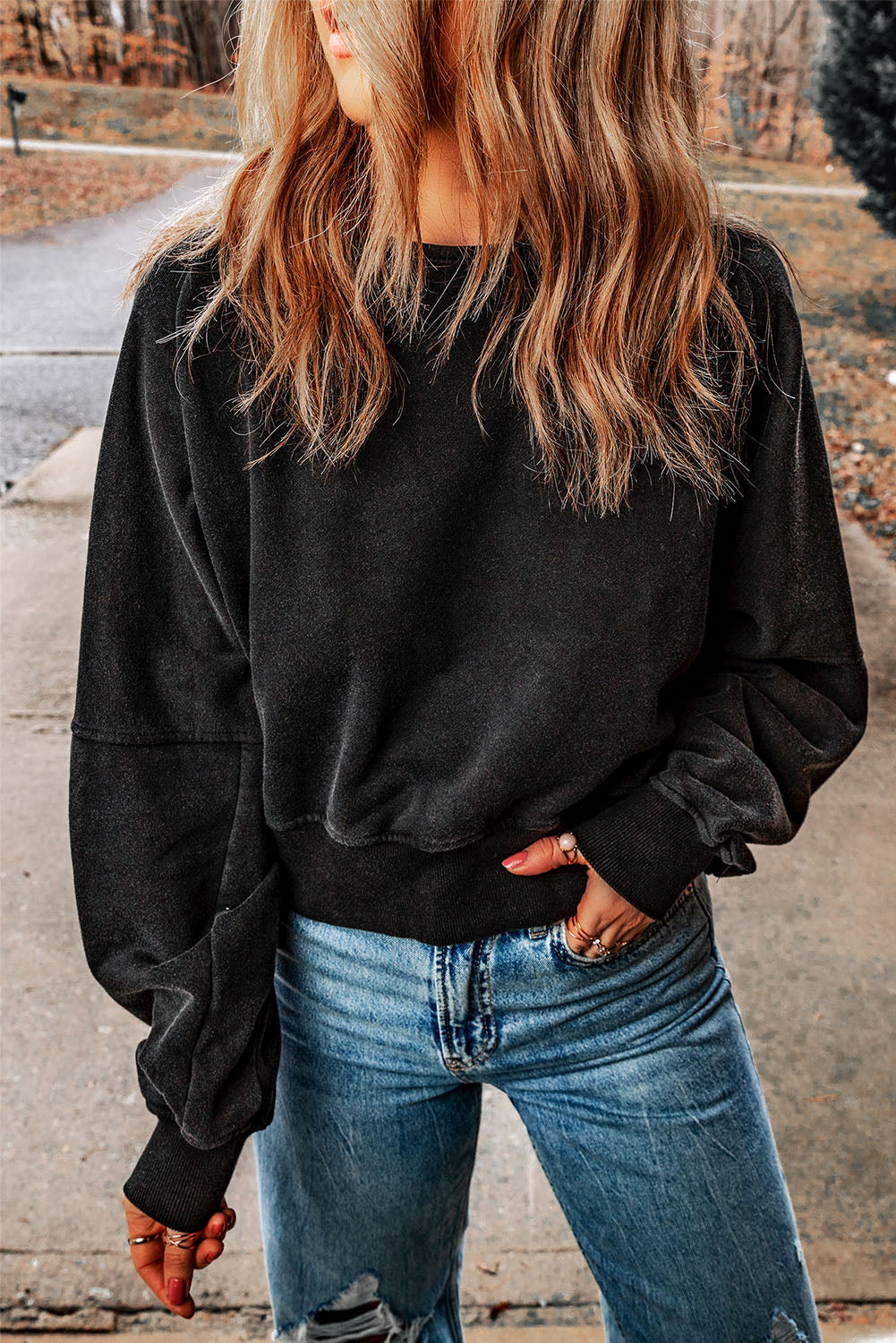 Sweat-shirt en forme de V à dos ouvert et délavé à l'acide