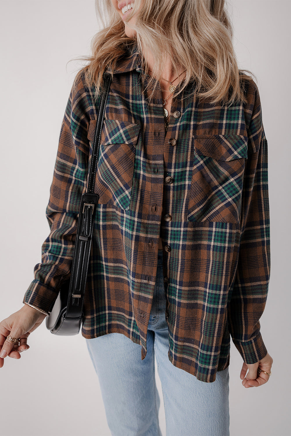 Veste chemise boutonnée à carreaux et poches poitrine