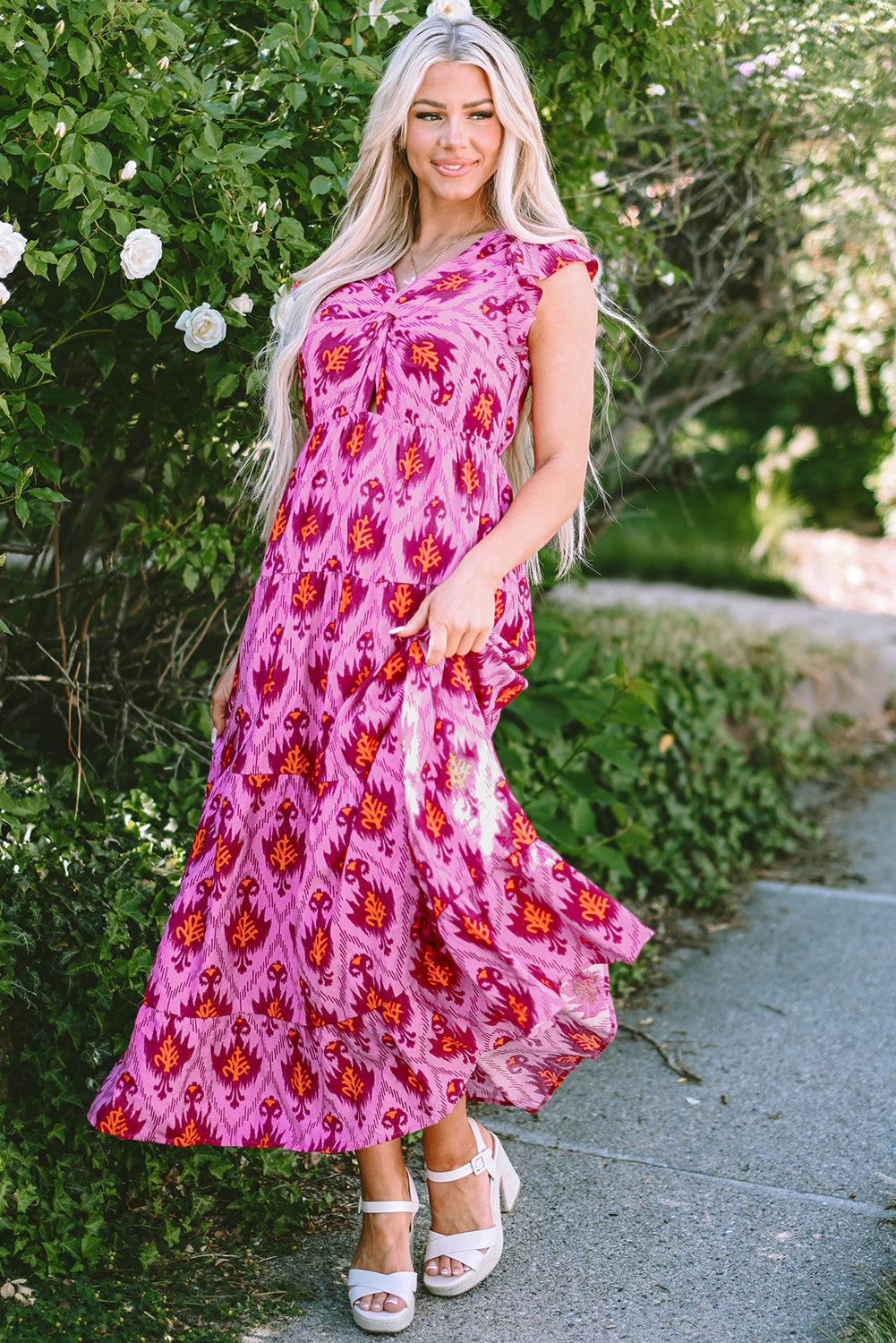 Robe longue torsadée à imprimé rétro, manches à volants sur le devant