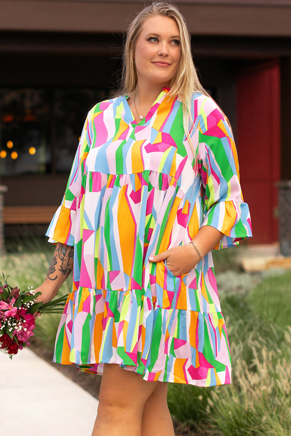 Mini-Robe a Volants Étagés a Imprimé Abstrait Vibrant de Grande Taille