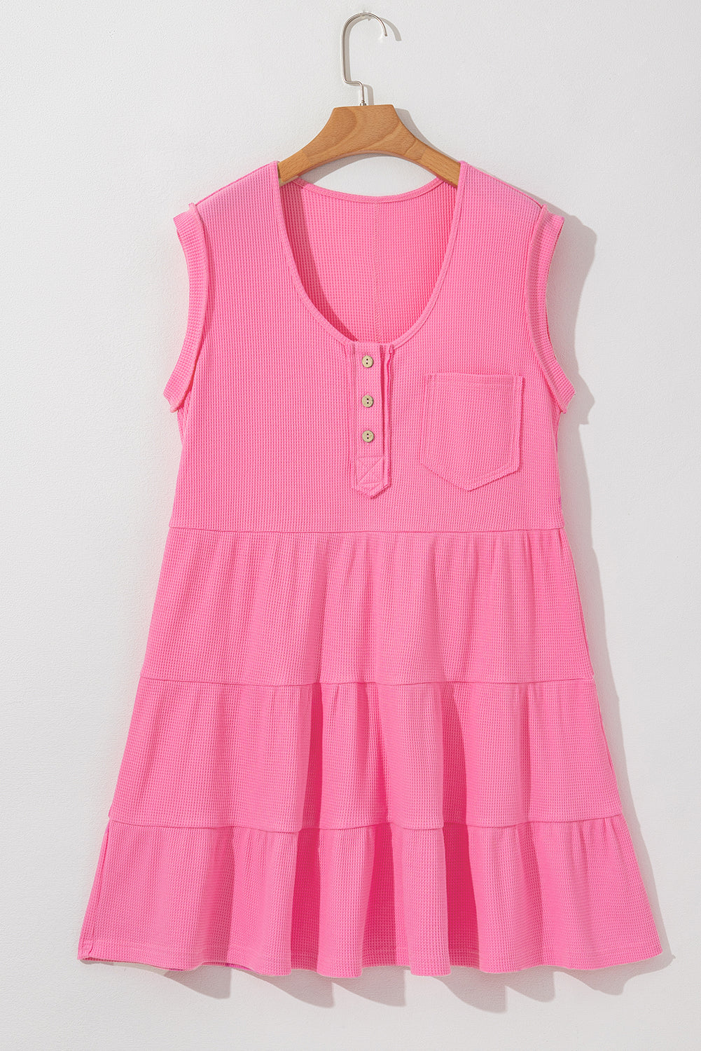 Robe trapèze à manches longues et col rond, texturée et boutonnée, à volants