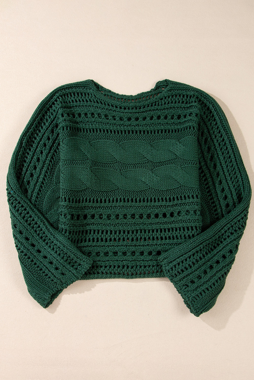 Pull court en tricot torsadé ajouré
