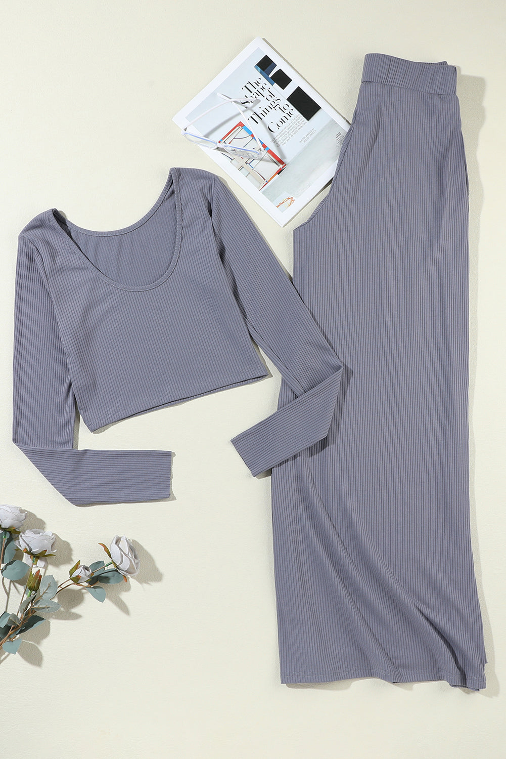 Ensemble haut court côtelé de couleur unie et pantalon long