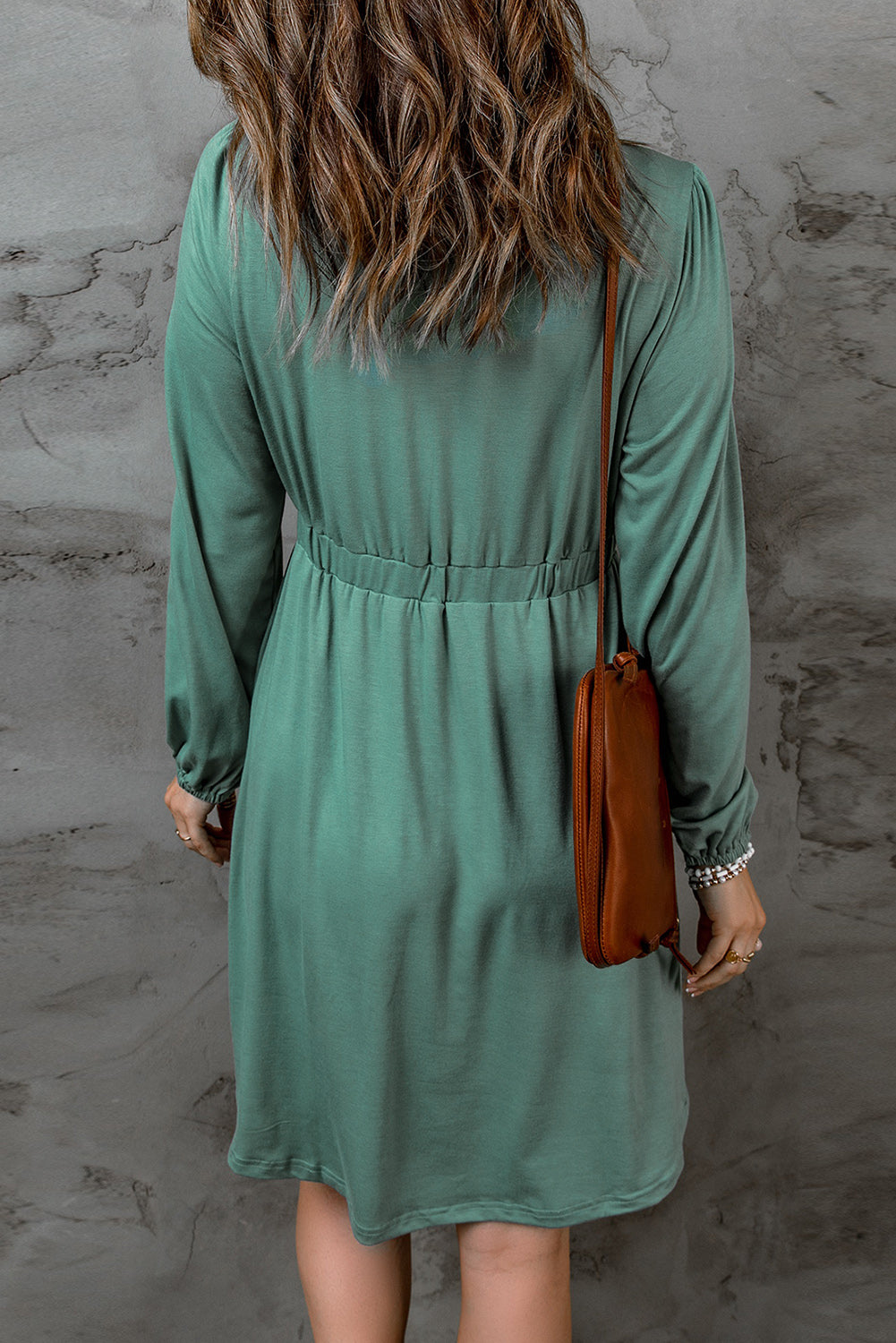 Robe boutonnée a manches longues et taille haute