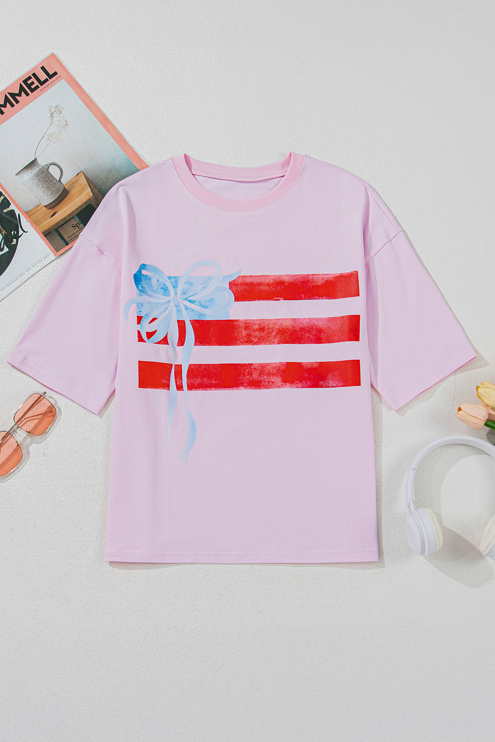 T-shirt ras du cou avec motif drapeau et nœud