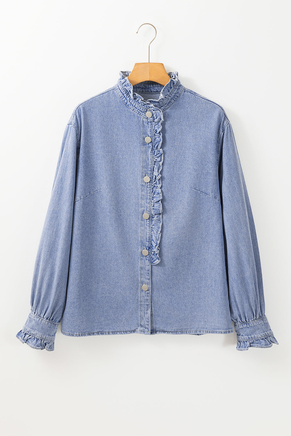 Chemise en jean boutonnée à manches longues et à volants
