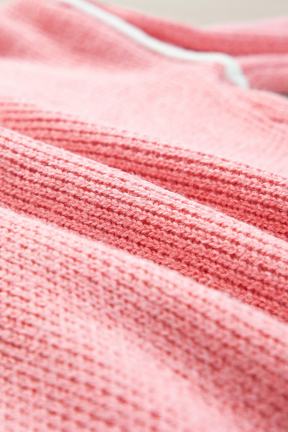 Pull fleuri à col en V et épaules tombantes