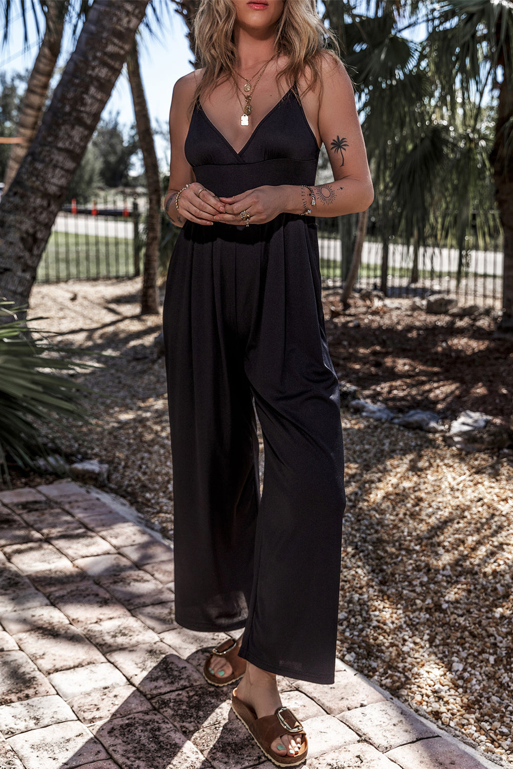 Combinaison camisole sexy à jambes larges et taille haute col en V