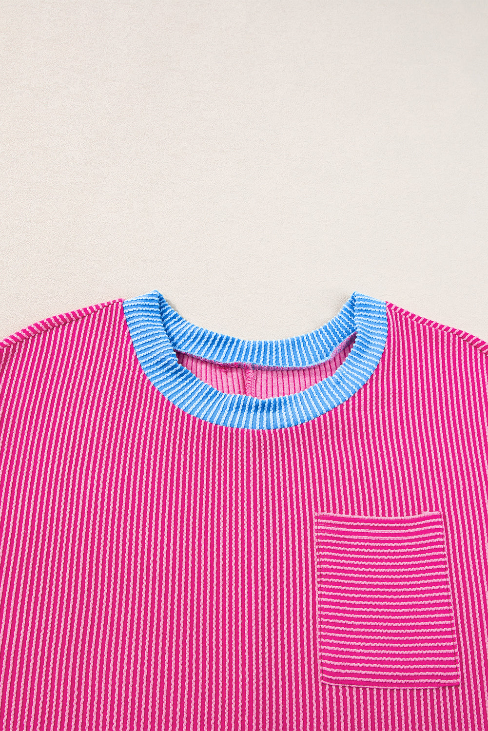 Robe t-shirt texturée avec poche plaquée et bords color block