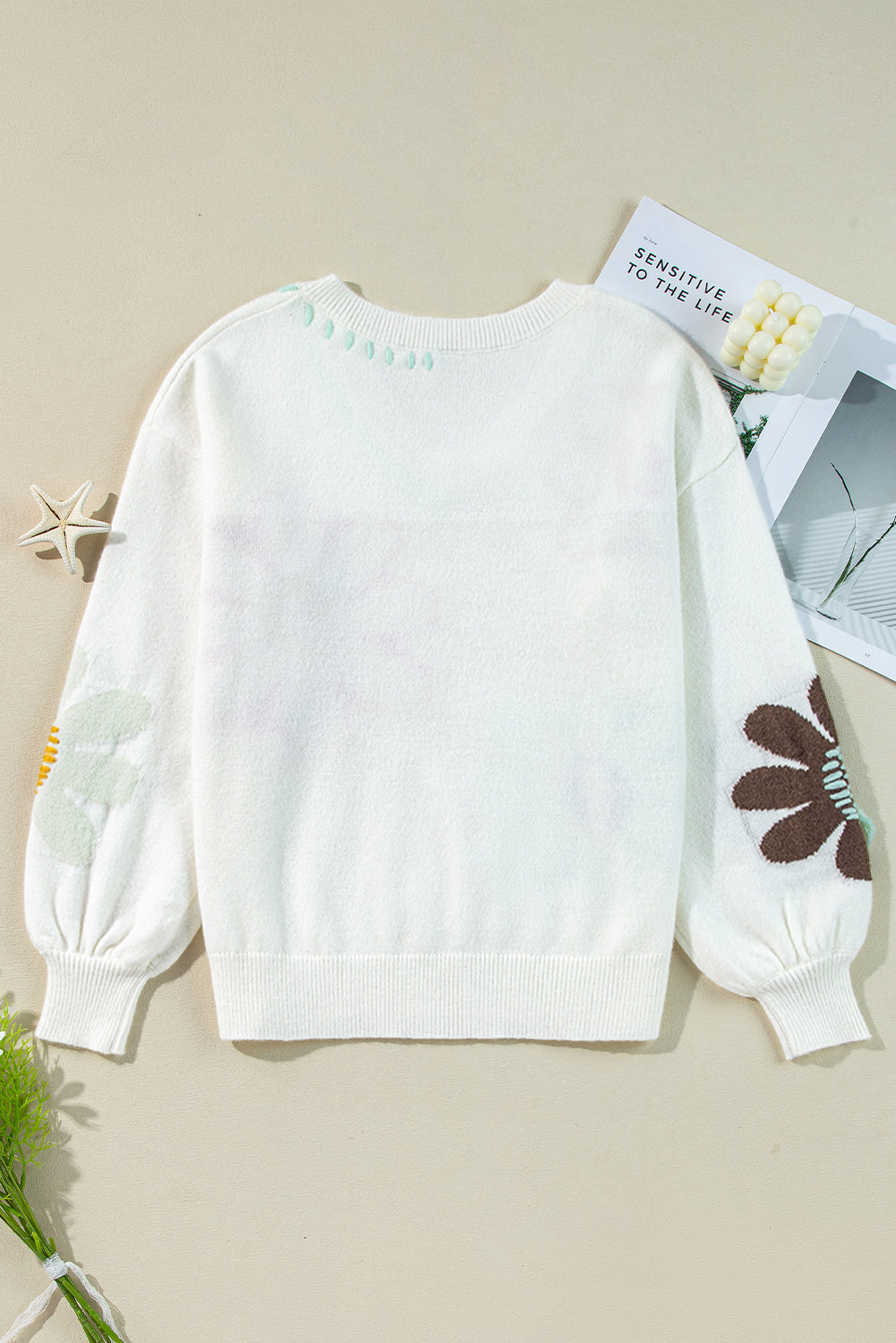 Pull a col en V et épaules tombantes a motif de grandes fleurs