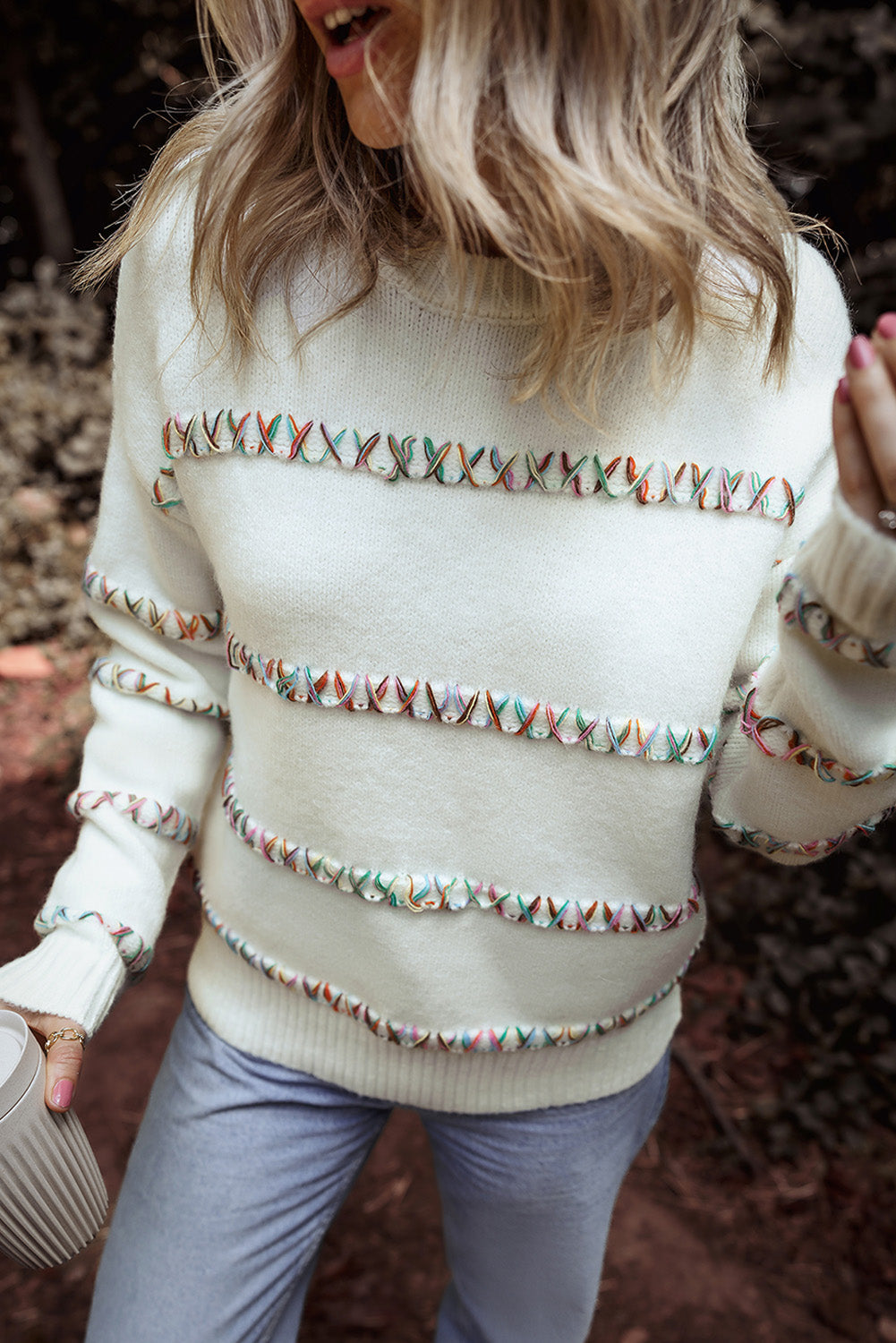 Pull coloré à épaules tombantes et points croisés