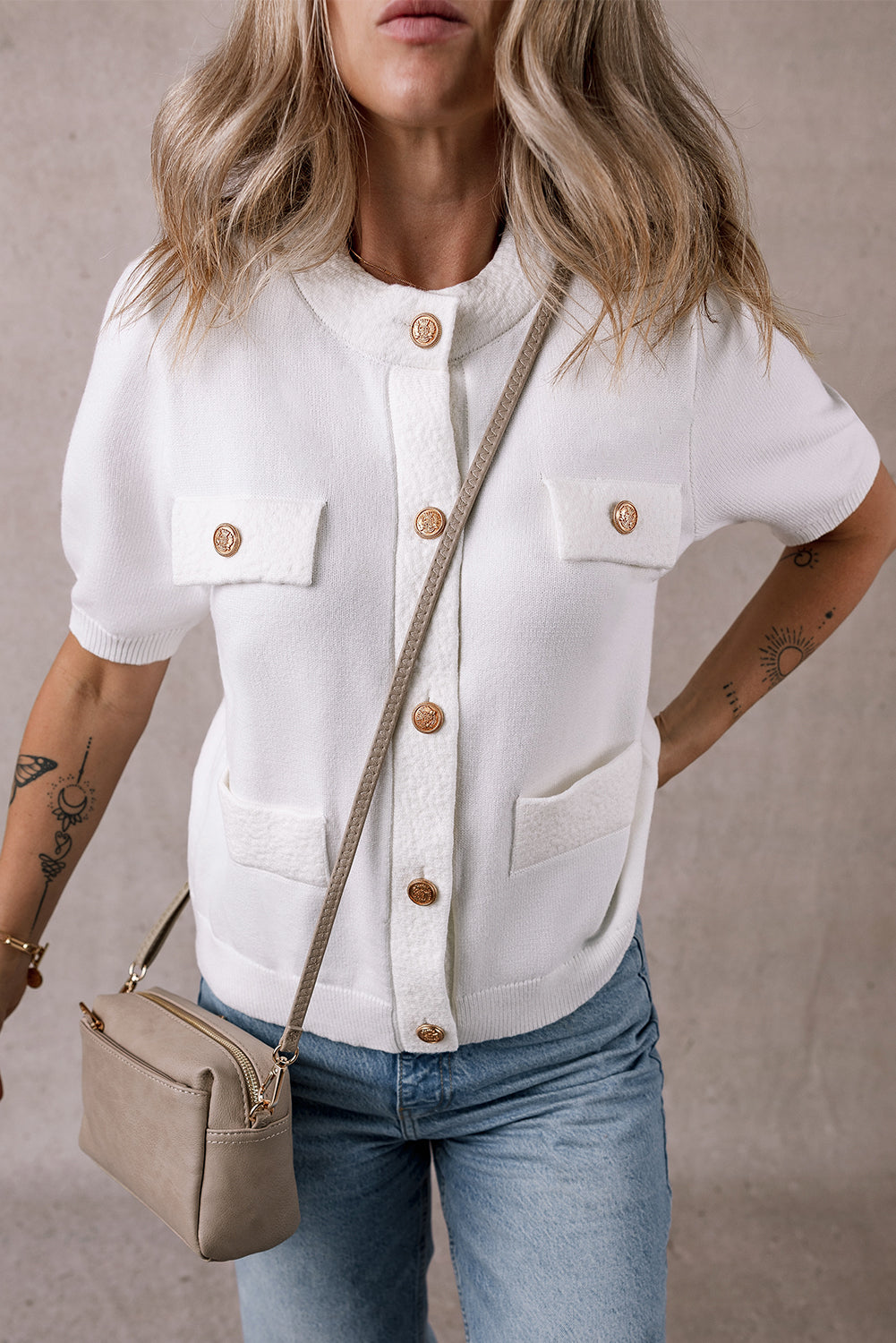 T-shirt pull texturé a boutons dorés