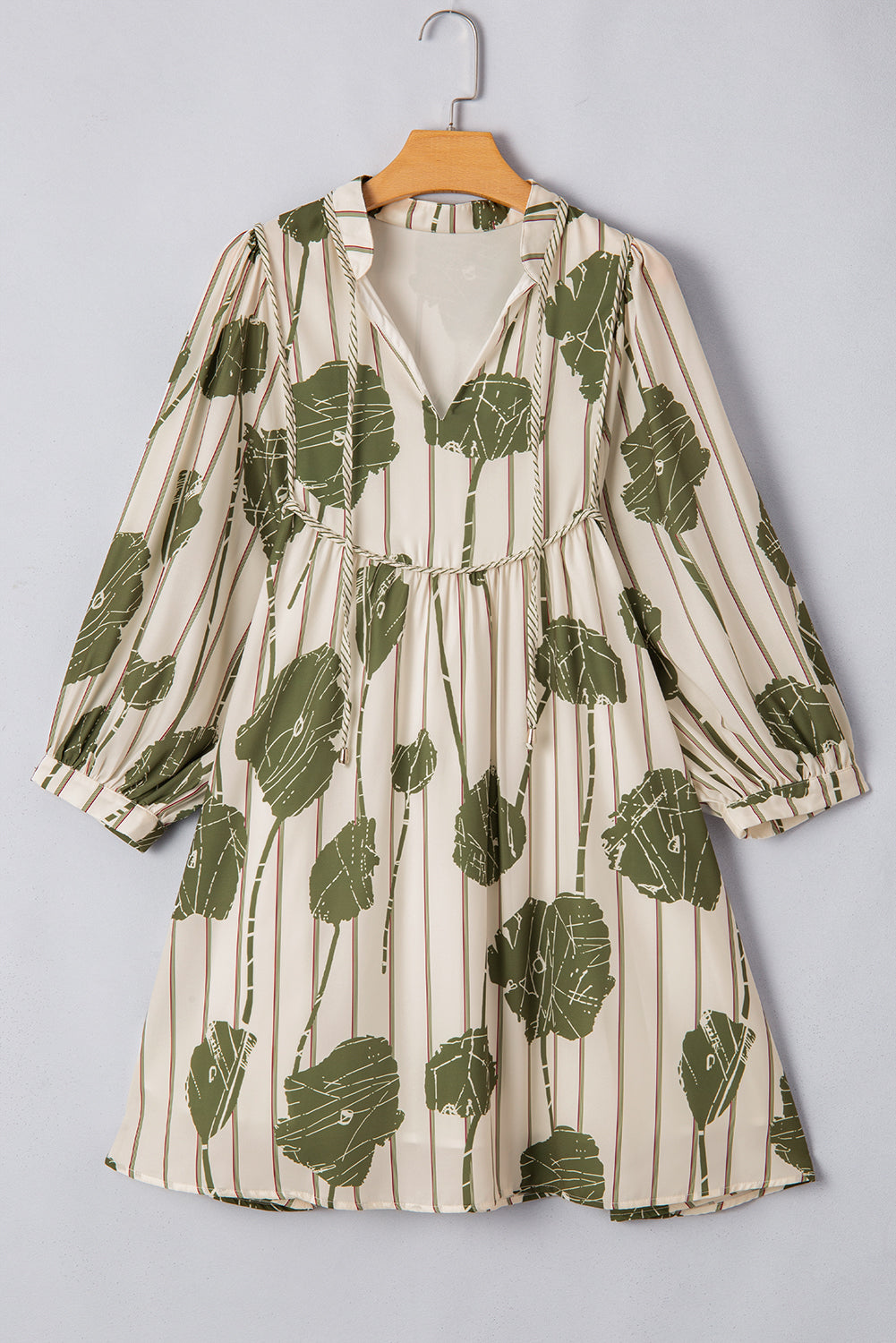 Robe à manches bouffantes et passepoils contrastés à imprimé floral et rayures